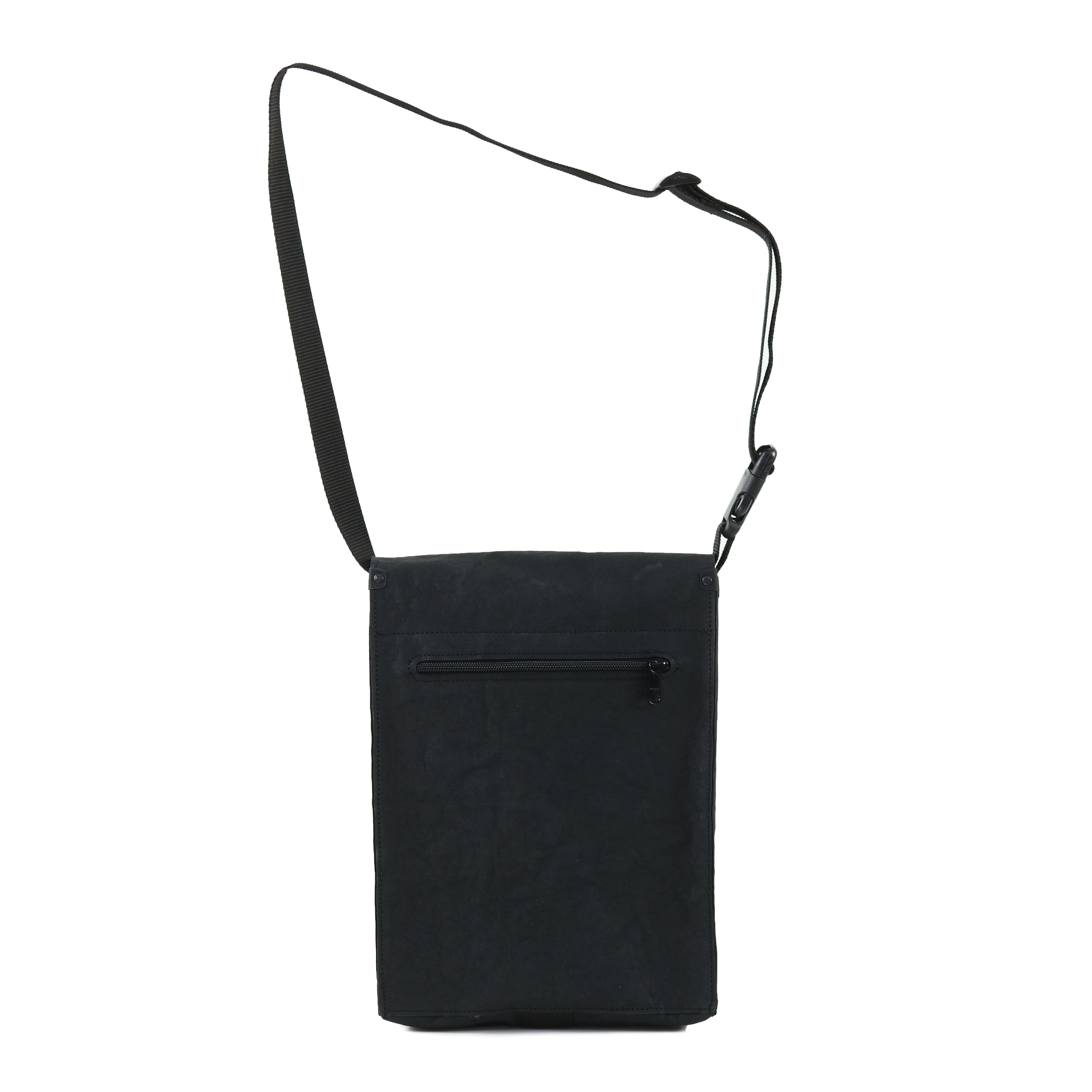 Ben-in-Black_106182_0100_02_2