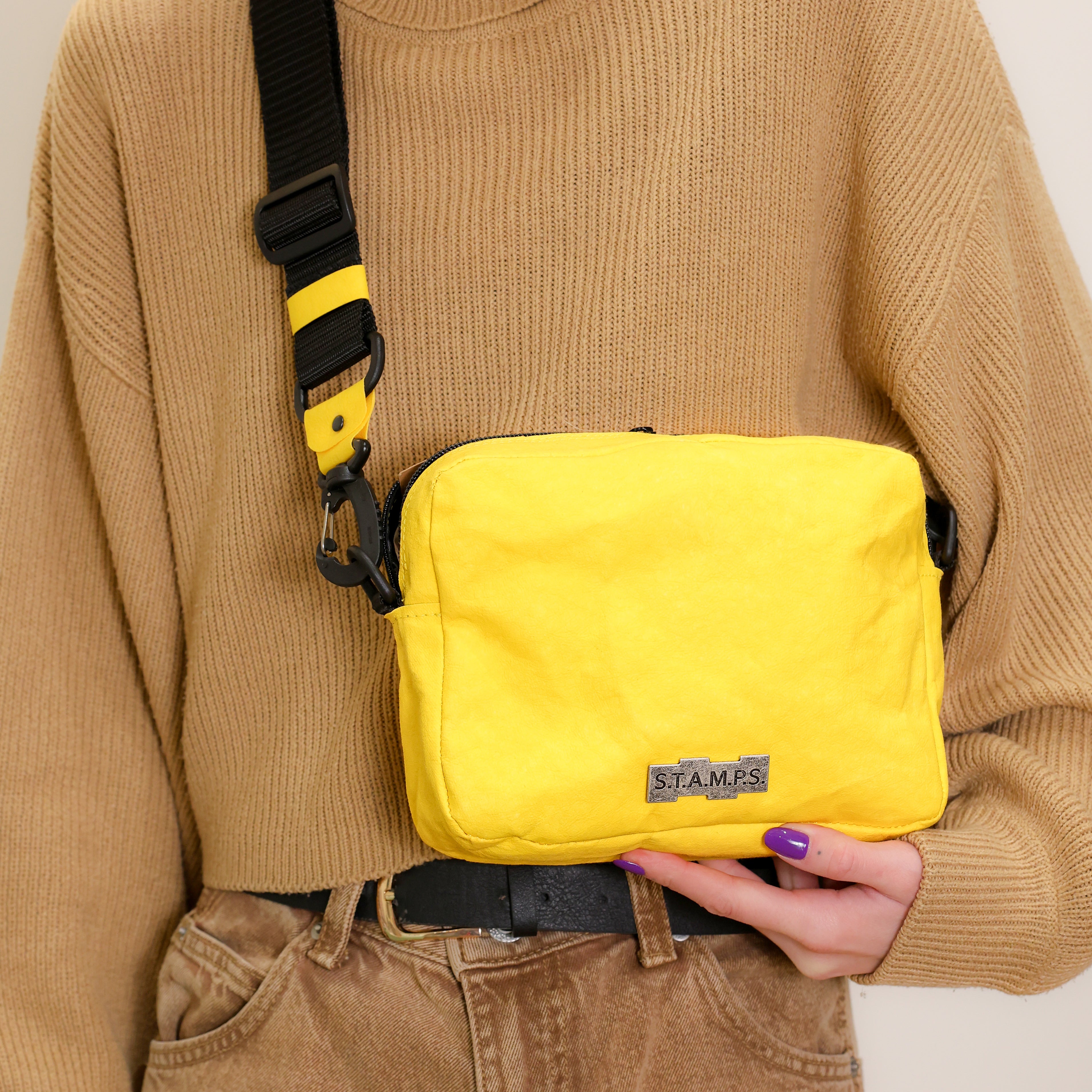 Madita in Taxi Yellow