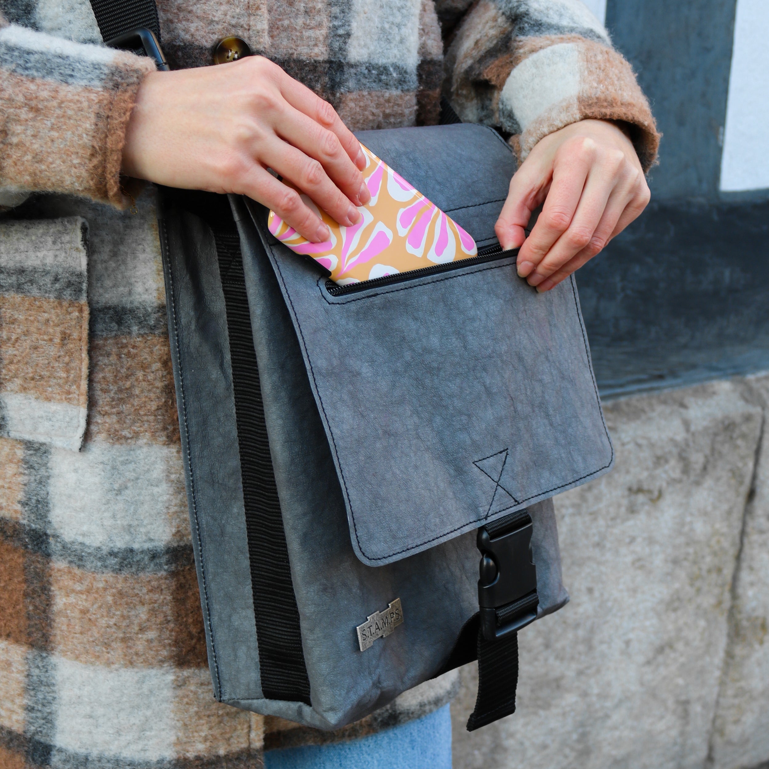 Ben-in-Grey_106182_4000_02QcJWoGcPCv0rN