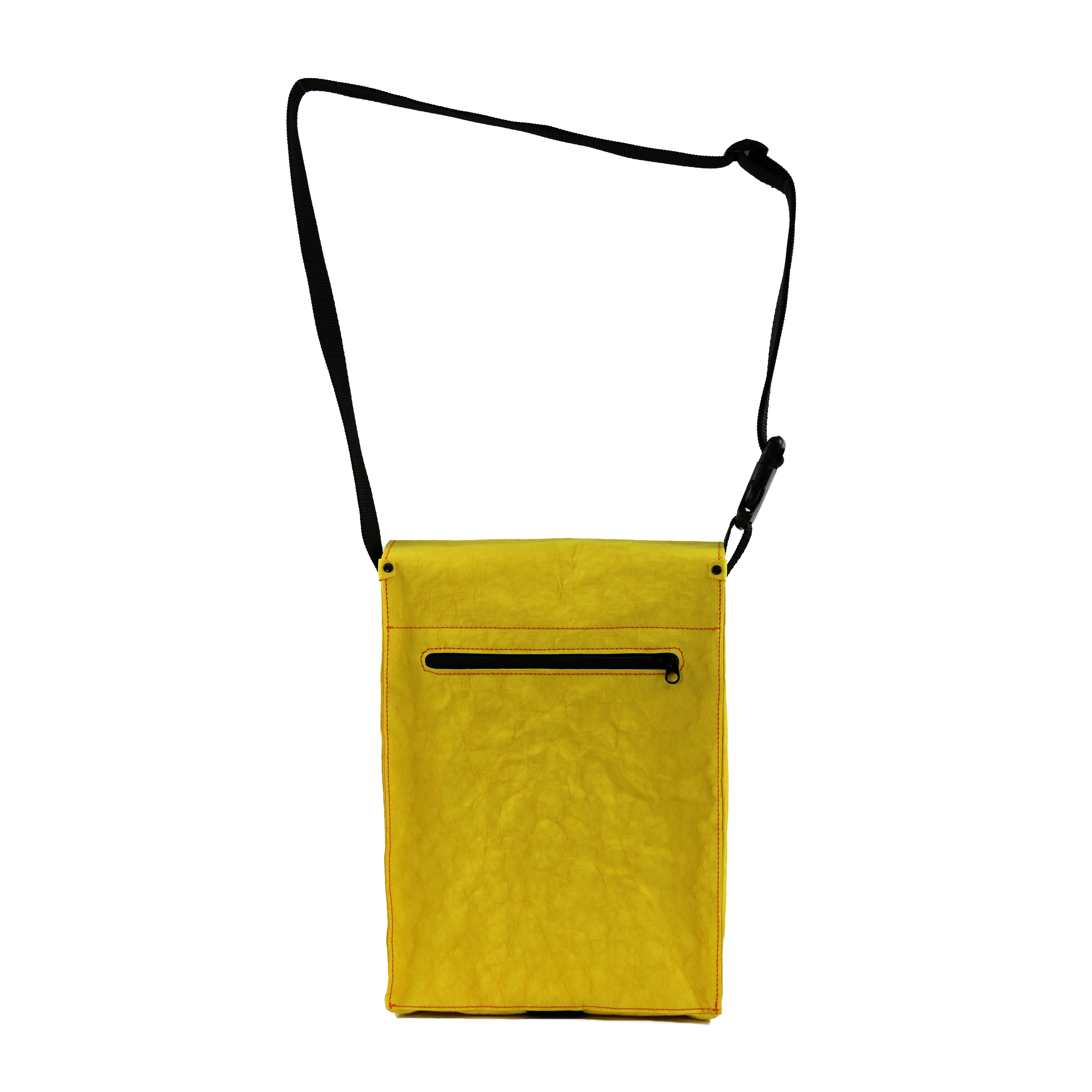 Ben-in-Taxi-Yellow_106182_1000_02